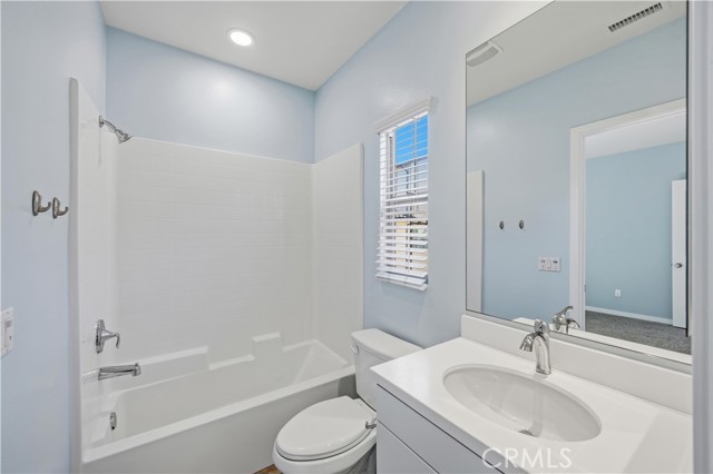 Detail Gallery Image 10 of 22 For 96 Tallowood, Irvine,  CA 92620 - 4 Beds | 3 Baths