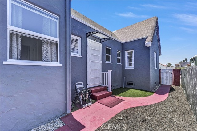 2850 S Norton Ave, Los Angeles CA: https://media.crmls.org/medias/84f46665-7dca-4ee4-8c71-c8170f96decc.jpg