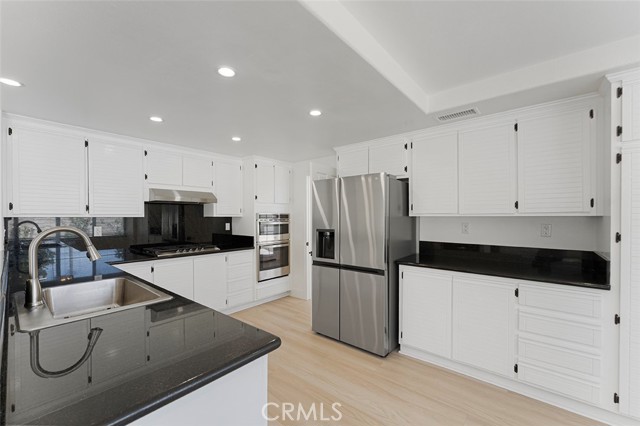 13381 Presidio Place, Tustin CA: https://media.crmls.org/medias/84f4cbcb-6197-4823-a958-b2a4dfc1156f.jpg