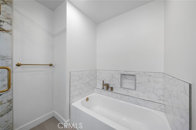 19735 Blythe Street, Winnetka CA: https://media.crmls.org/medias/84f58cf2-e22a-42ff-a2a6-a53f64d70e13.jpg