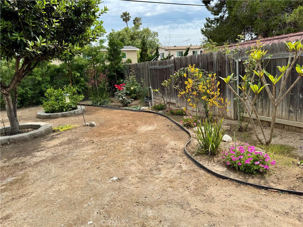 https://media.crmls.org/medias/84f70ce7-f75e-4937-834d-926939f17317.jpg?preset=X-Large
