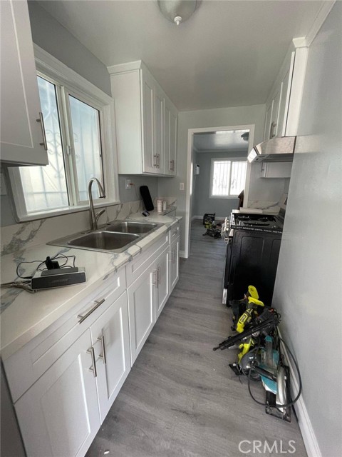 117 S Cedar, Inglewood CA: https://media.crmls.org/medias/84f71faa-0916-4caf-8ecf-1f2bcda2fb9e.jpg