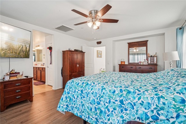 6562 Crescendo Court, Eastvale CA: https://media.crmls.org/medias/84f87171-7f3b-41c2-a9e3-c85b82bfbc00.jpg