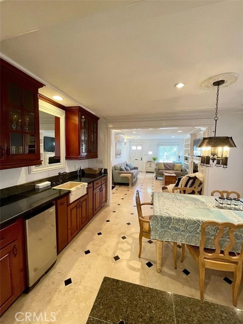Detail Gallery Image 9 of 19 For 157 Claremont Ave, Long Beach,  CA 90803 - 2 Beds | 2 Baths