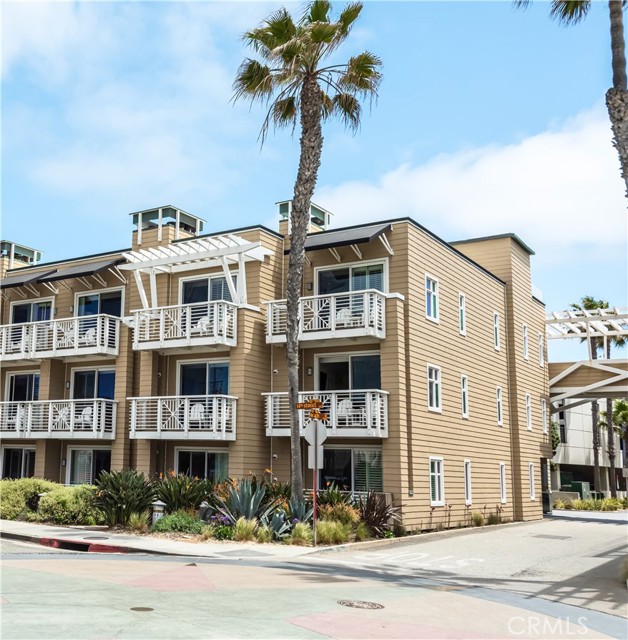 1300 The Strand, Hermosa Beach, California 90254, 1 Bedroom Bedrooms, ,1 BathroomBathrooms,Residential,Sold,The Strand,SB23083557