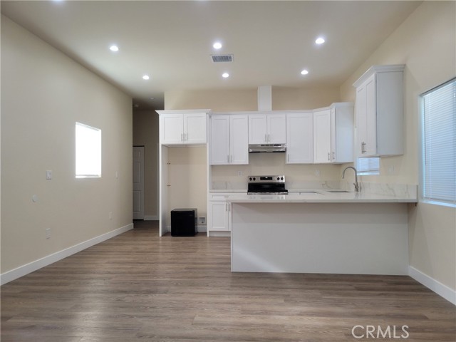 Detail Gallery Image 7 of 25 For 21753 Romar St, Chatsworth,  CA 91311 - 2 Beds | 2 Baths