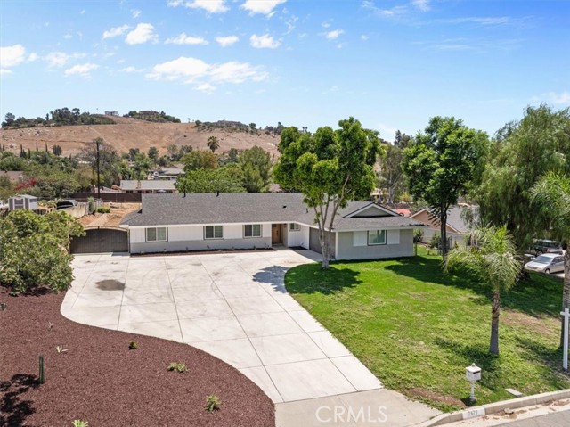 7670 Lakeside Drive, Jurupa Valley CA: https://media.crmls.org/medias/84fa4373-ae58-41a8-937b-2a8417c8c6bc.jpg
