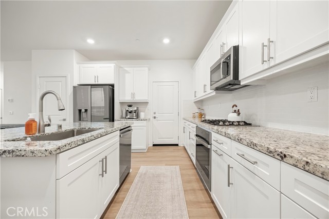 Detail Gallery Image 11 of 42 For 3656 Basanite Ave, Ontario,  CA 91761 - 4 Beds | 3 Baths