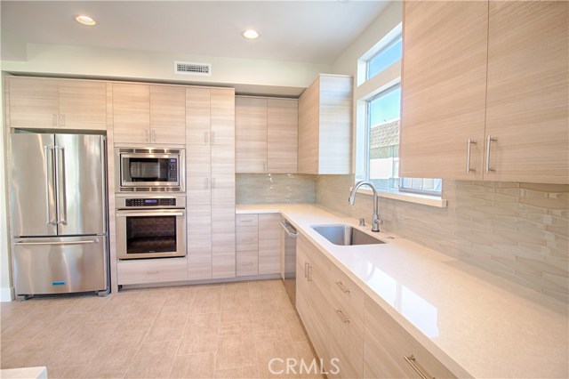 212 Irena Avenue, Redondo Beach, California 90277, 4 Bedrooms Bedrooms, ,3 BathroomsBathrooms,Residential,Sold,Irena,SB17011783