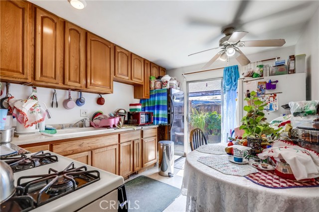 Detail Gallery Image 3 of 6 For 1813 Cedar, Santa Ana,  CA 92707 - – Beds | – Baths