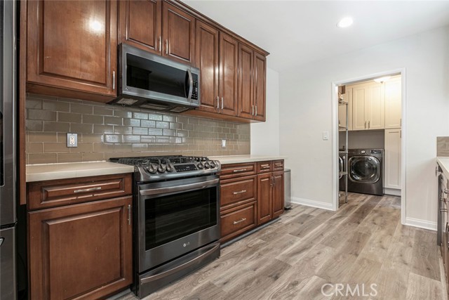 15409 Wyandotte Street, Van Nuys CA: https://media.crmls.org/medias/84fbdfe5-2ad0-437d-be36-00e17278bafc.jpg