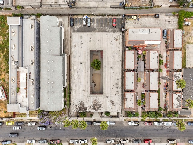601 W 82nd Street, Los Angeles CA: https://media.crmls.org/medias/84fc0cb3-6b76-4cec-86cb-2a4a7d30549a.jpg