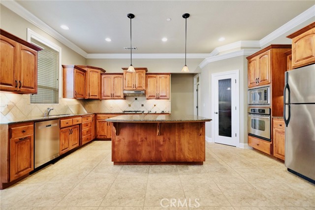 Detail Gallery Image 4 of 41 For 3600 Laver Ct, Redding,  CA 96002 - 4 Beds | 2/1 Baths