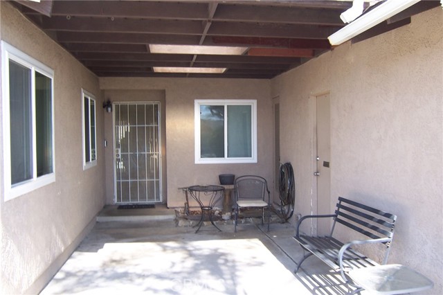 Detail Gallery Image 4 of 19 For 5493 Elm Ave, San Bernardino,  CA 92404 - 4 Beds | 2 Baths