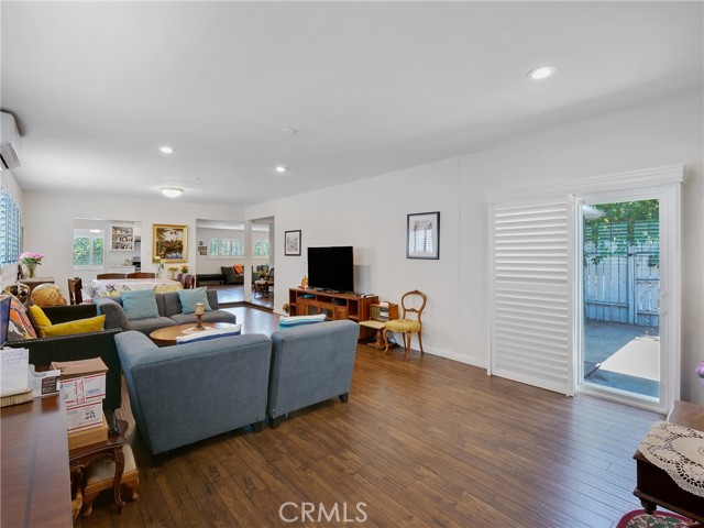 401 E Cherry Avenue, Monrovia CA: https://media.crmls.org/medias/84ff2a21-1a54-4ff4-8719-d3bf575be2f6.jpg
