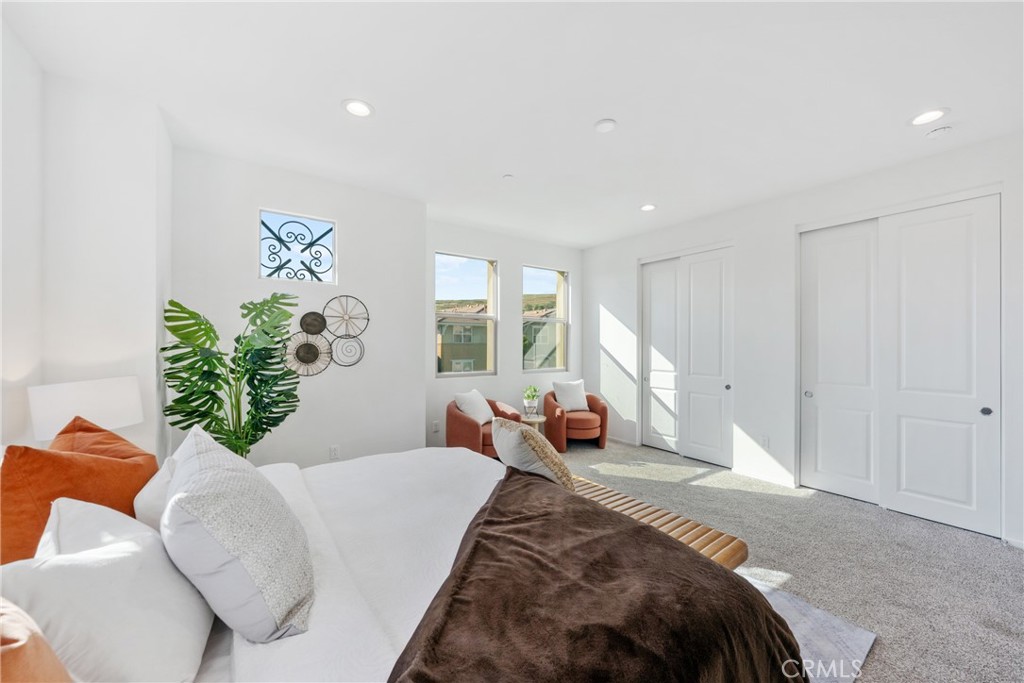 https://media.crmls.org/medias/84ff873f-180a-4c79-a277-4b9f33af36e0.jpg?preset=X-Large