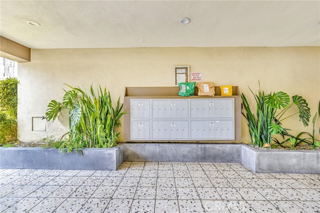 Detail Gallery Image 27 of 36 For 1233 N Laurel Ave #201,  Los Angeles,  CA 90046 - 2 Beds | 2 Baths