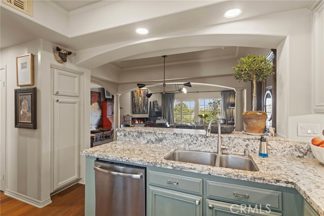 Detail Gallery Image 3 of 45 For 1901 E Ocean Bld #406,  Long Beach,  CA 90802 - 2 Beds | 2/1 Baths