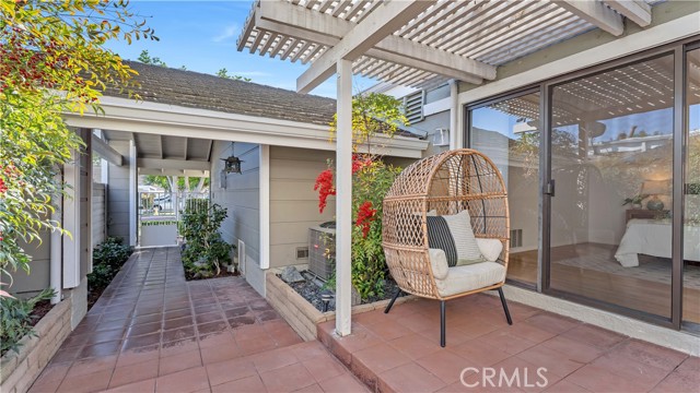 Detail Gallery Image 5 of 39 For 95 Lakeshore #51,  Irvine,  CA 92604 - 2 Beds | 2/1 Baths