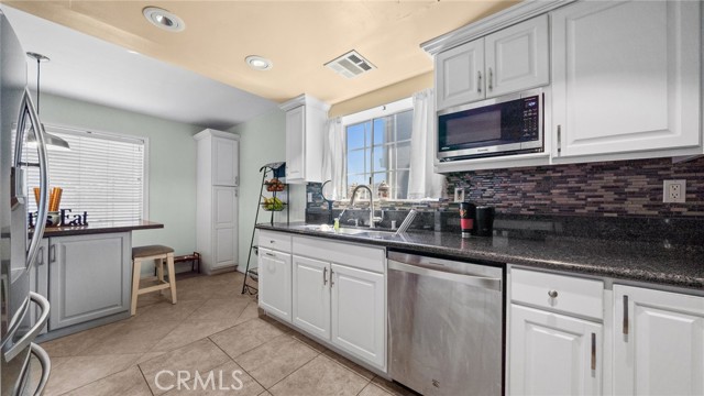 Detail Gallery Image 8 of 19 For 4845 W 118th Pl, Hawthorne,  CA 90250 - 3 Beds | 2/1 Baths