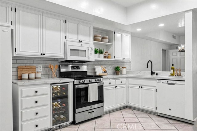 Detail Gallery Image 8 of 27 For 1630 S Bentley Ave #103,  Los Angeles,  CA 90025 - 2 Beds | 2/1 Baths