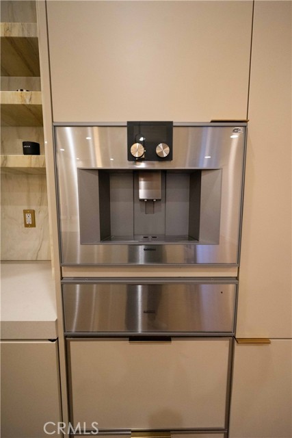 Detail Gallery Image 33 of 74 For 17437 Oak Creek Ct, Encino,  CA 91316 - 5 Beds | 5/1 Baths