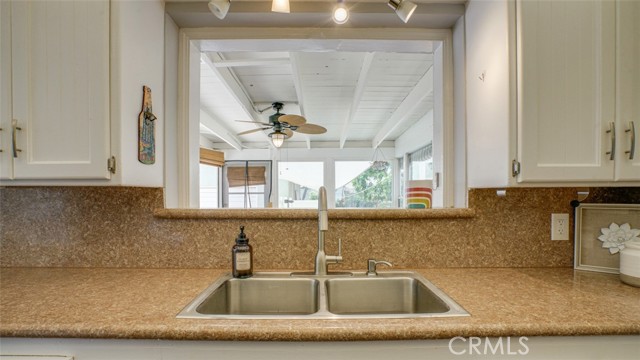 525 N Mariposa Street, Burbank CA: https://media.crmls.org/medias/8502e281-1b40-46a4-a4f5-6da0c8401818.jpg