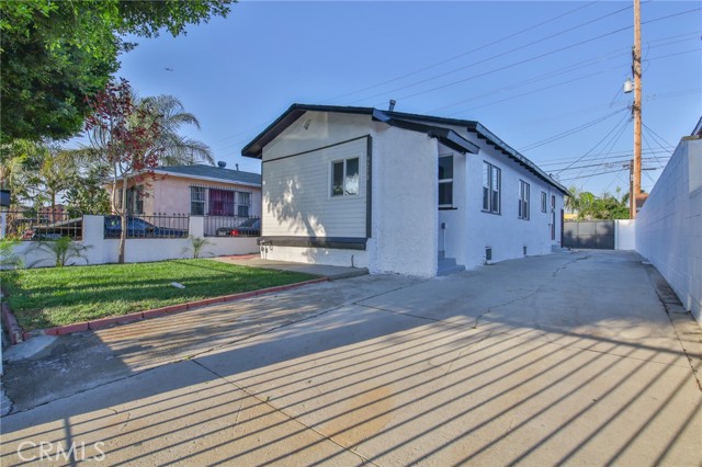 9218 Hooper Avenue, Los Angeles CA: https://media.crmls.org/medias/85031555-9fc7-4ccd-8cf7-f06c4312ea6c.jpg