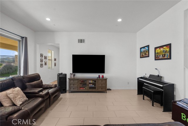 Detail Gallery Image 24 of 56 For 18797 Big Cedar Dr, Canyon Country,  CA 91387 - 5 Beds | 3 Baths