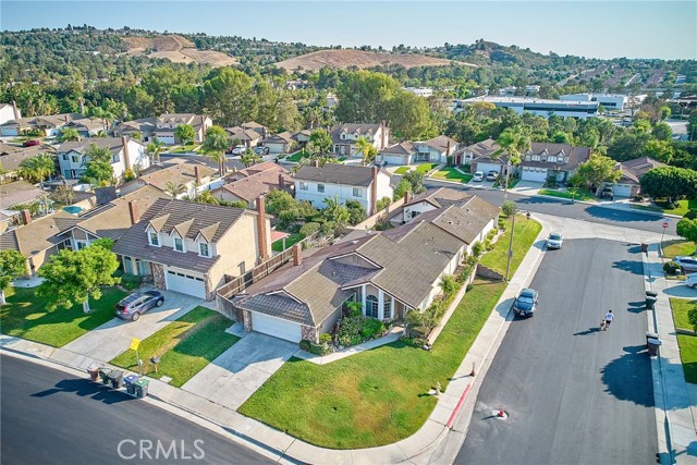 Detail Gallery Image 8 of 49 For 201 S Brookside Ct, Anaheim,  CA 92808 - 4 Beds | 2 Baths