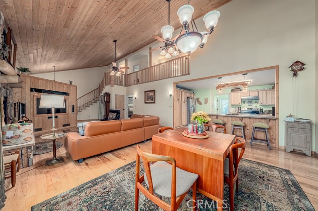 14274 Regina Way, Cobb CA: https://media.crmls.org/medias/8504df3b-dc79-49ea-8a0d-296593c6513a.jpg