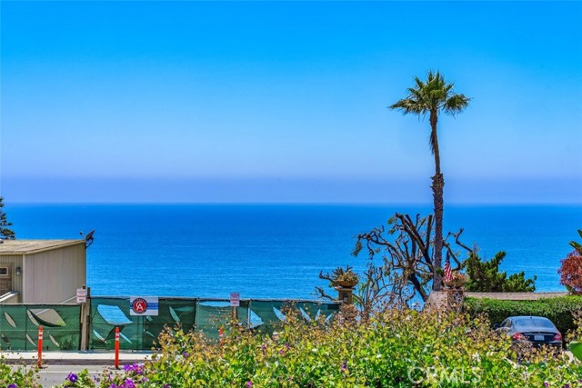 Detail Gallery Image 14 of 41 For 32002 Coast Hwy, Laguna Beach,  CA 92651 - 3 Beds | 3/1 Baths