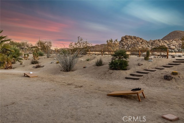 Detail Gallery Image 7 of 58 For 7030 Mile Square Rd, Joshua Tree,  CA 92252 - 3 Beds | 3 Baths