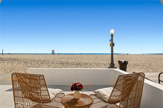 Detail Gallery Image 4 of 74 For 1628 W Oceanfront, Newport Beach,  CA 92663 - 13 Beds | 11 Baths