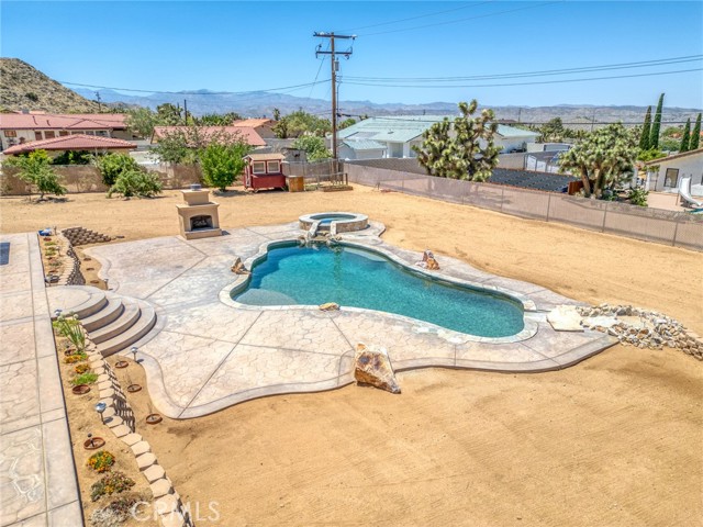 Detail Gallery Image 9 of 74 For 58598 Santa Maria Dr, Yucca Valley,  CA 92284 - 4 Beds | 3 Baths