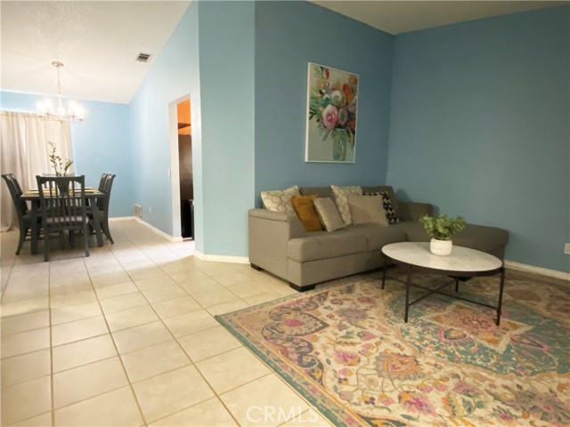 Detail Gallery Image 9 of 21 For 15505 Sandhurst St, Fontana,  CA 92336 - 3 Beds | 2 Baths