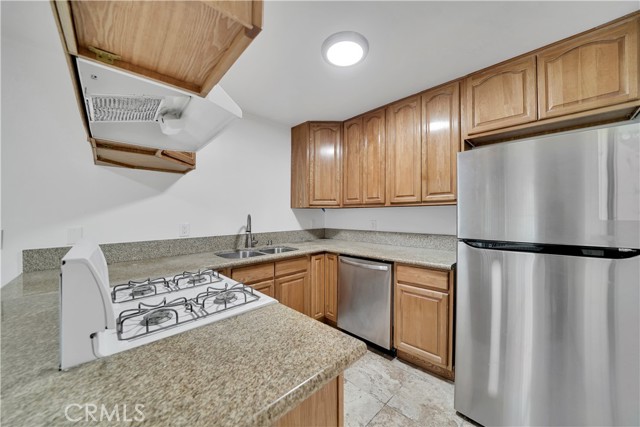 Detail Gallery Image 19 of 51 For 16722 Goldenwest St, Huntington Beach,  CA 92647 - – Beds | – Baths