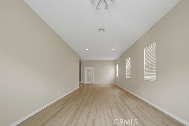 Detail Gallery Image 7 of 34 For 6838 Miramar Ln, Palmdale,  CA 93551 - 4 Beds | 3 Baths