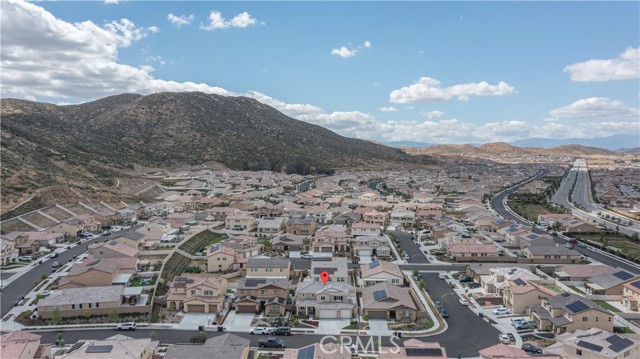 Detail Gallery Image 4 of 43 For 29569 Saddle Dr, Winchester,  CA 92596 - 5 Beds | 3 Baths