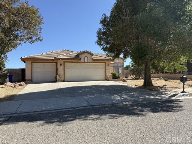 12997 San Lucas Drive, Victorville CA: https://media.crmls.org/medias/8508da61-38e7-4a97-b2e0-19fd67df6ad8.jpg