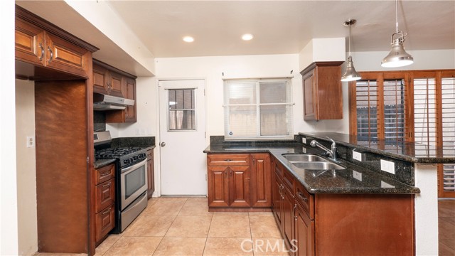 Detail Gallery Image 4 of 33 For 1408 N Elderberry Ave, Ontario,  CA 91762 - 3 Beds | 2/1 Baths