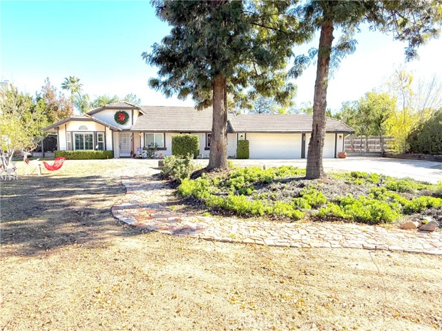 Detail Gallery Image 4 of 69 For 28870 Broken Arrow Cir, Menifee,  CA 92584 - 3 Beds | 2/1 Baths