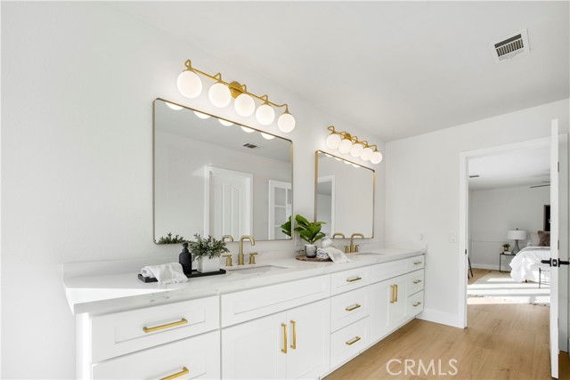 12930 Norfolk Lane, Victorville CA: https://media.crmls.org/medias/850c16a7-c541-44ae-b7b9-081df4981200.jpg