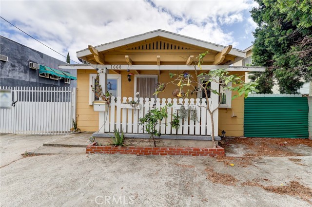 Detail Gallery Image 2 of 3 For 1668 Anaheim St, Harbor City,  CA 90710 - 2 Beds | 1 Baths