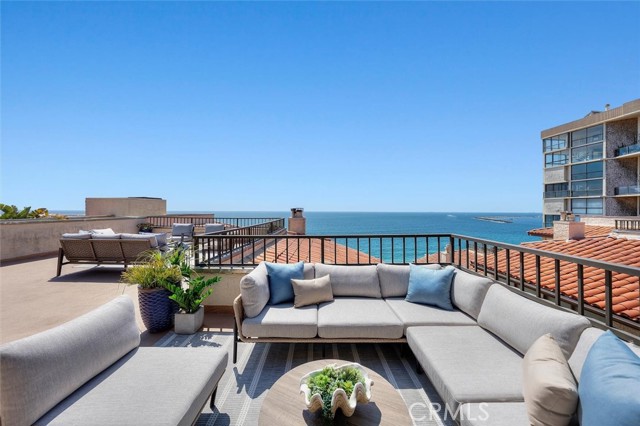 555 Esplanade, Redondo Beach CA: https://media.crmls.org/medias/850ca9b3-5abf-4173-808b-9d6be7bf217a.jpg