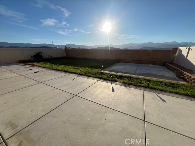 Detail Gallery Image 23 of 26 For 19557 Hanging Rock, Lake Elsinore,  CA 92532 - 5 Beds | 3 Baths