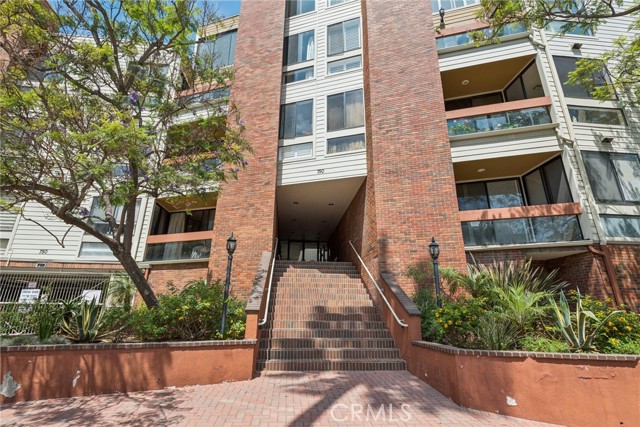 Detail Gallery Image 18 of 25 For 750 S Bundy Dr #304,  Los Angeles,  CA 90049 - 2 Beds | 2/1 Baths