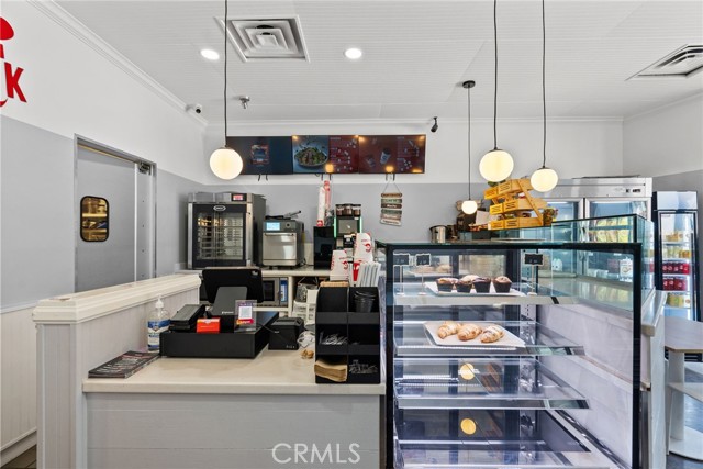 5466 Wilshire Boulevard, Los Angeles CA: https://media.crmls.org/medias/850ef0f9-2147-4ea9-9e78-8163aea6a43a.jpg
