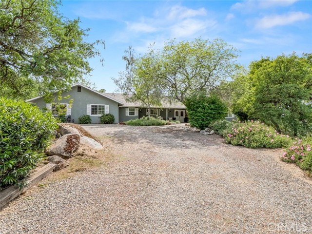 41797 River Knolls Way, Coarsegold CA: https://media.crmls.org/medias/851010e5-88cd-43d5-8c1d-283d0fc24158.jpg