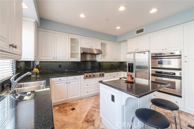 Detail Gallery Image 9 of 49 For 6267 Pacific Pointe Dr, Huntington Beach,  CA 92648 - 3 Beds | 2/1 Baths